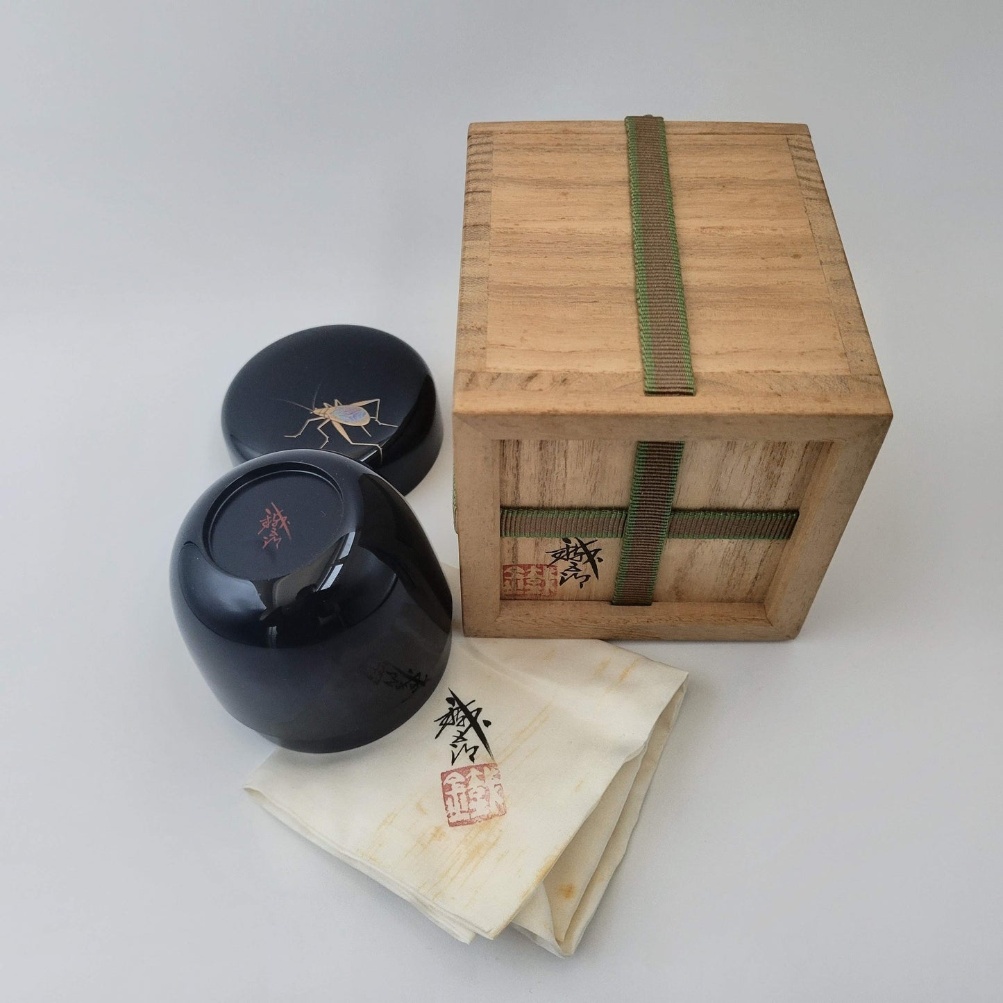 Suzumushi 鈴虫 Maki-e Natsume Suzuya Tetsugorō